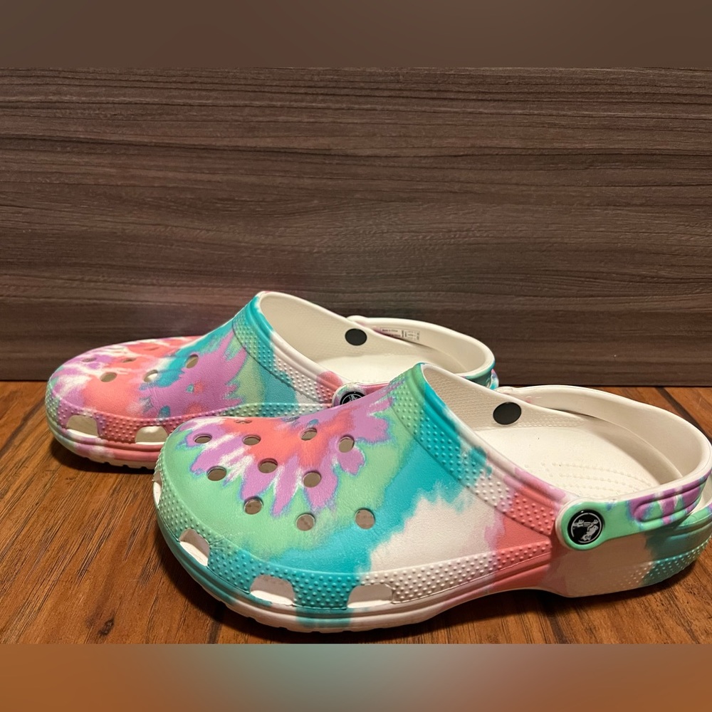 tie dye crocs mens 9